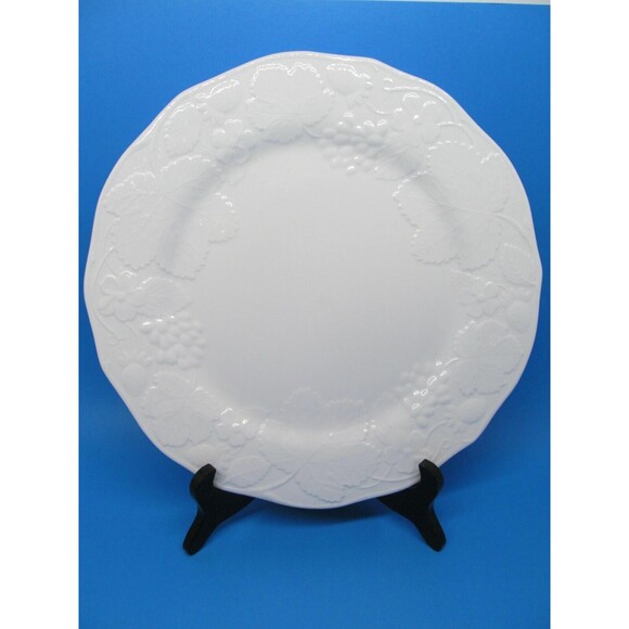 Wedgwood Strawberry and Vine 11" Dinner Plate - Picture 10 of 10